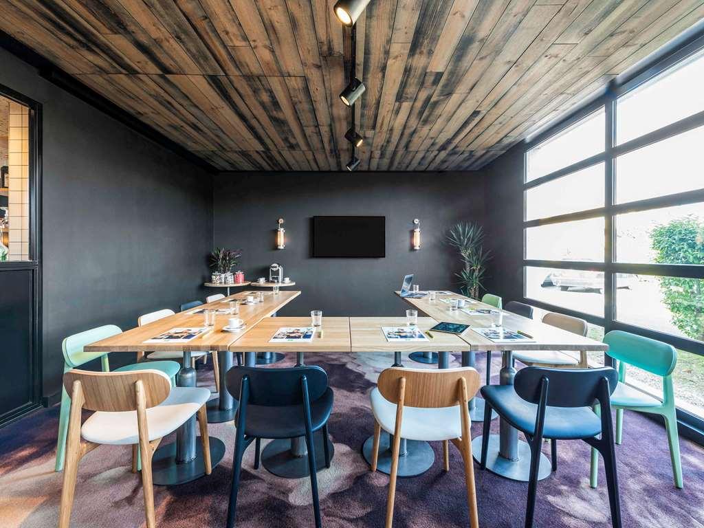 Ibis Styles Lyon Meyzieu Arena Stadium Екстер'єр фото